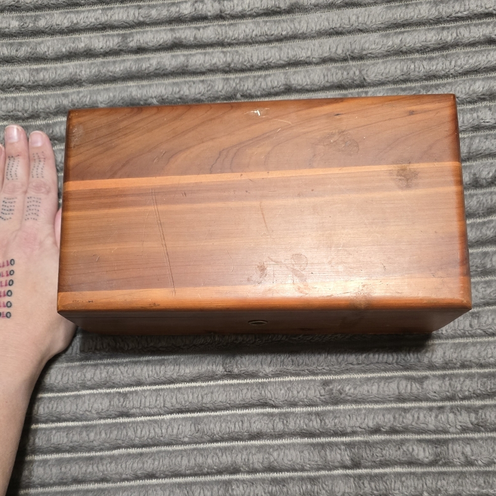 🧡B2G1 GUC real wood box